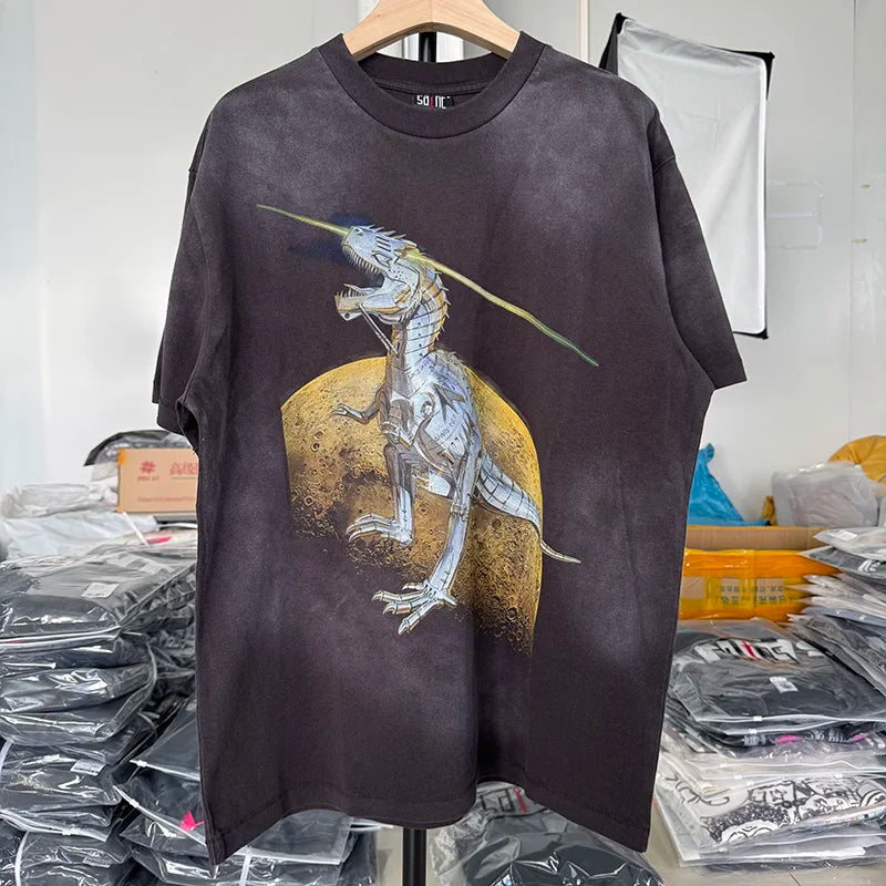 Co Branded Style Saint Round Neck Metal Dinosaur Graphic T-shirt Summer Harajuku Fashion Sorayama Short Sleeve